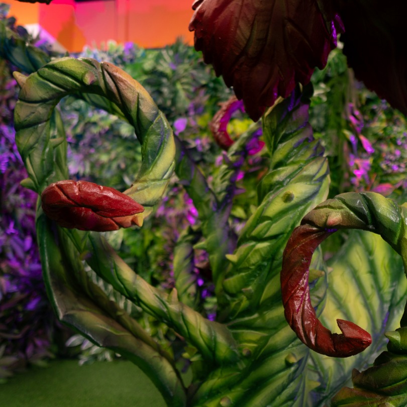 Predatory flower "Camomile" - photo of an animatronic figure in stock