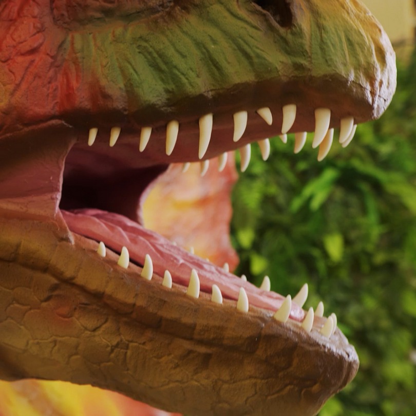 Dilophosaurus-photo of an animatronic figure available