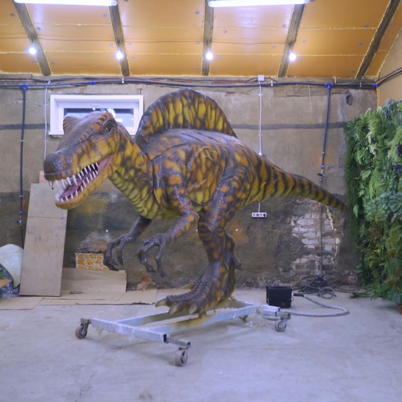 Спинозавр - фота аниматронной фігуры ў наяўнасці