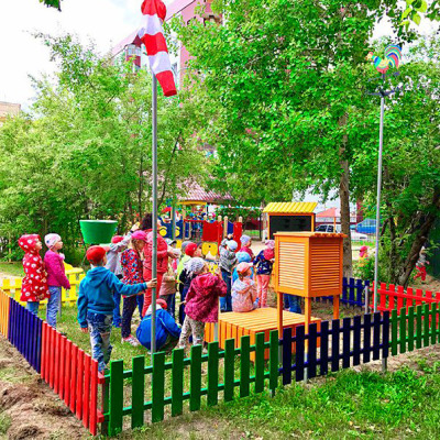 Un terrain météorologique pour les enfants&nbsp;&mdash;est un équipement moderne ludique dédié à observer des&nbsp;phénomènes de la nature et&nbsp;des changements dans la nature dans les&nbsp;jardins d'enfants et&nbsp;dans des écoles.