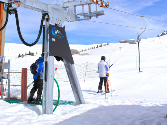 Unsupported cable cars Baby elevator photo