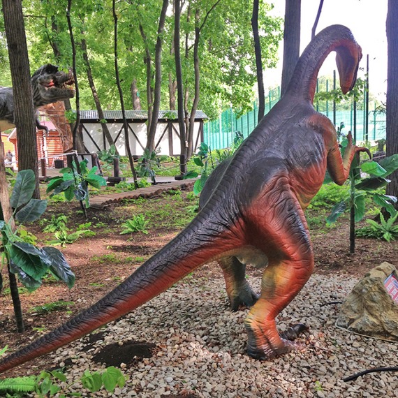Therizinosaurus Photo