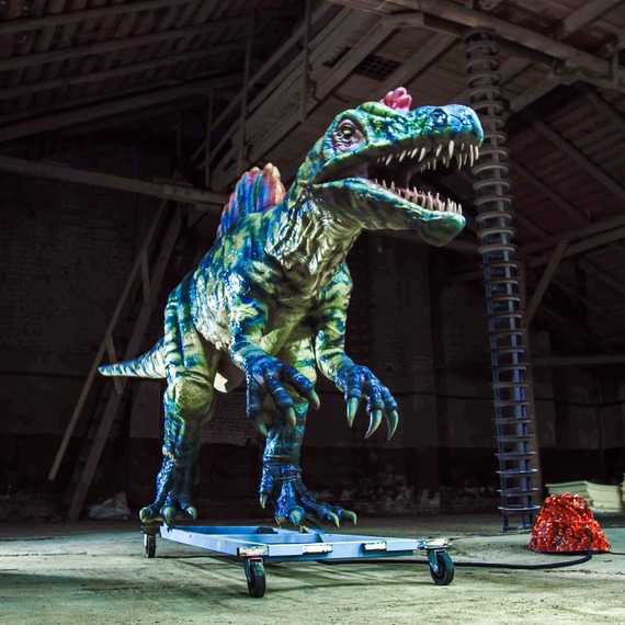 Spinosaurus 6m Le travail que nous réalisons avec les figures est très varié