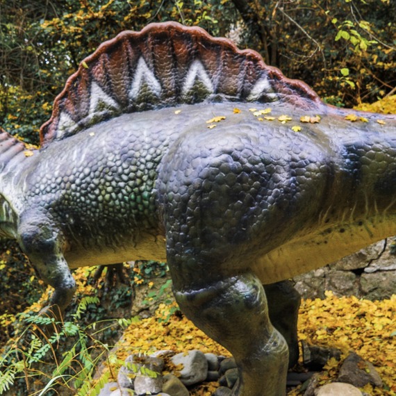 Спинозавр статичный фото